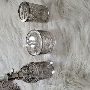 Beautiful set of Luxury Bella lux bathroom accessories!